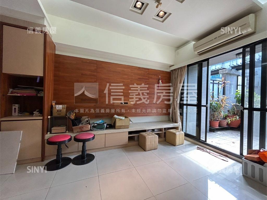 低於實登林維港麗２房車位房屋室內格局與周邊環境