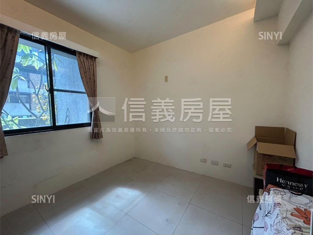 低於實登林維港麗２房車位房屋室內格局與周邊環境