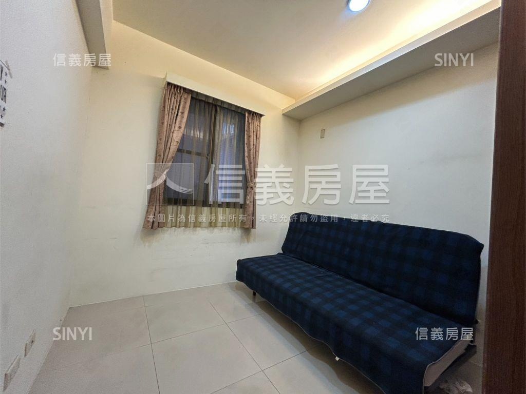 低於實登林維港麗２房車位房屋室內格局與周邊環境