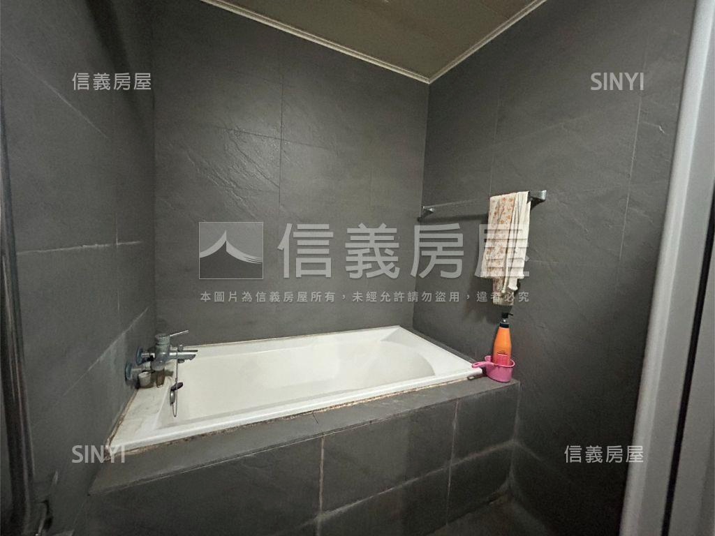 低於實登林維港麗２房車位房屋室內格局與周邊環境