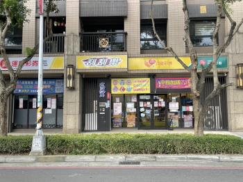 遠雄龍岡面寬熱鬧金店面