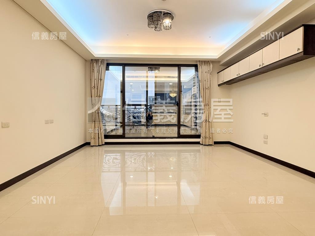 國家世紀館‧層峰豪邸房屋室內格局與周邊環境