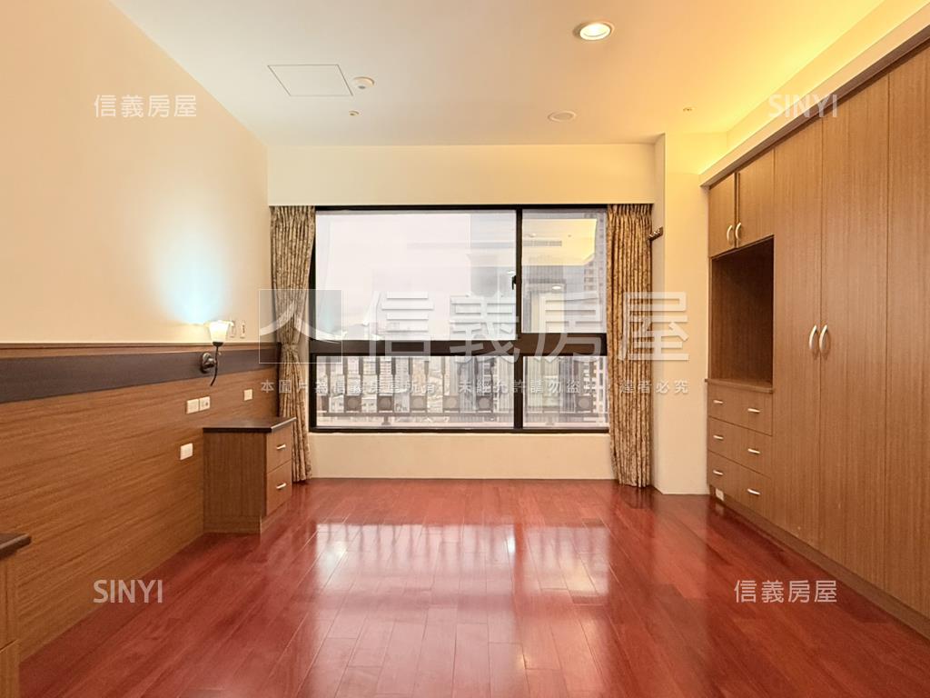 國家世紀館‧層峰豪邸房屋室內格局與周邊環境