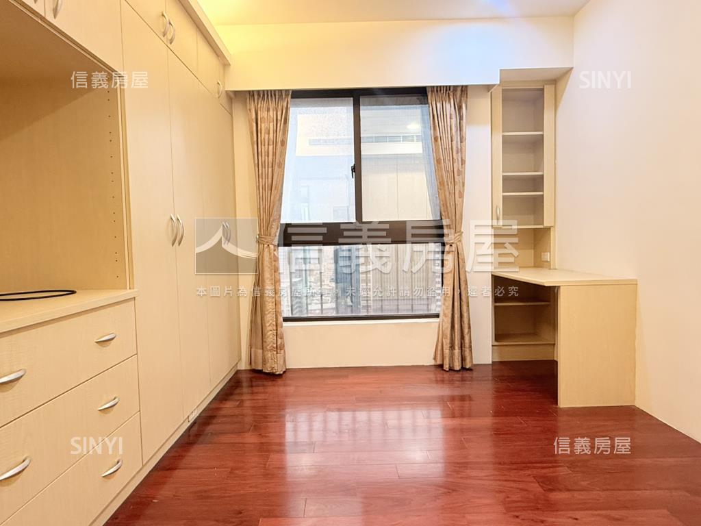 國家世紀館‧層峰豪邸房屋室內格局與周邊環境