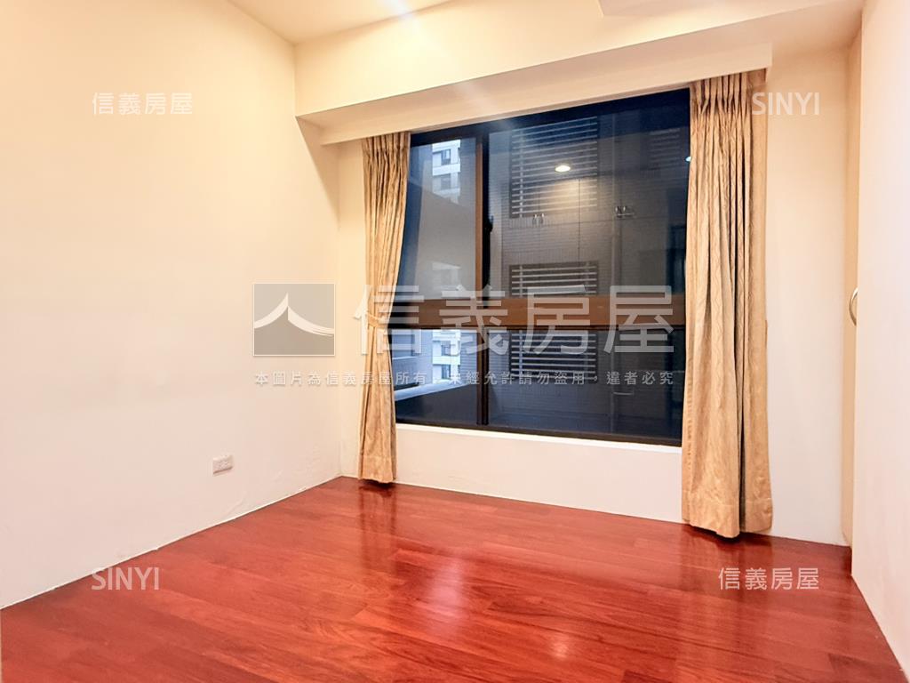 國家世紀館‧層峰豪邸房屋室內格局與周邊環境