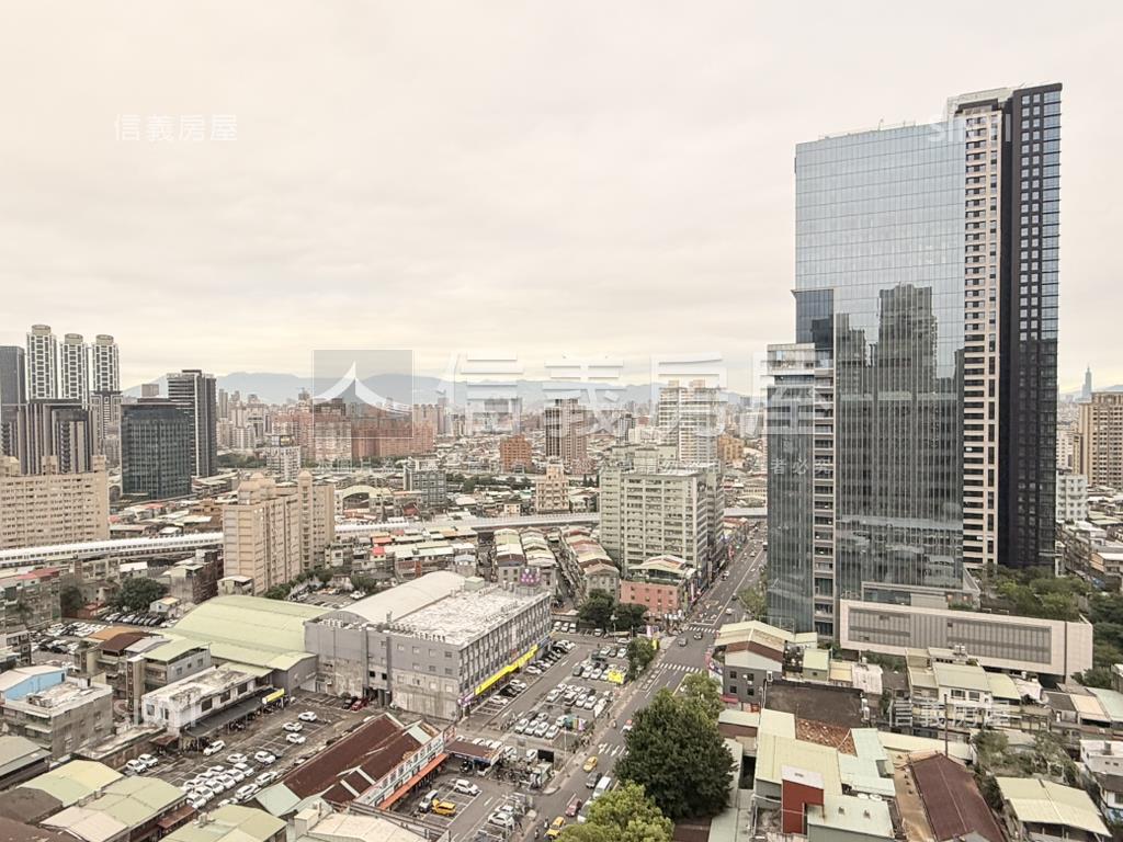 國家世紀館‧層峰豪邸房屋室內格局與周邊環境