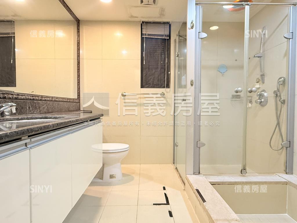 國家世紀館‧層峰豪邸房屋室內格局與周邊環境