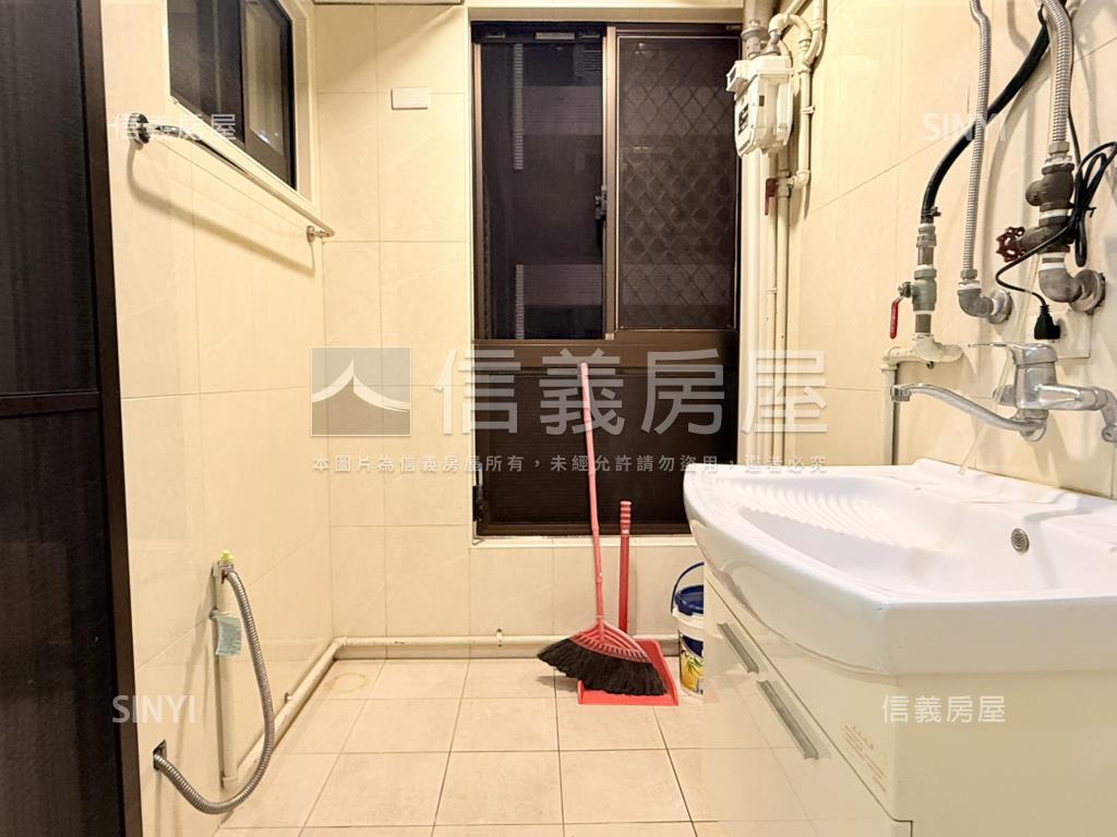 國家世紀館‧層峰豪邸房屋室內格局與周邊環境