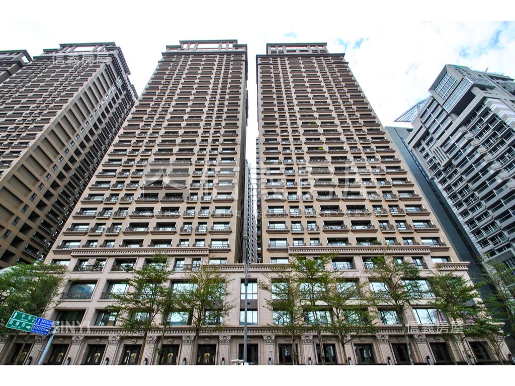 國家世紀館‧層峰豪邸房屋室內格局與周邊環境