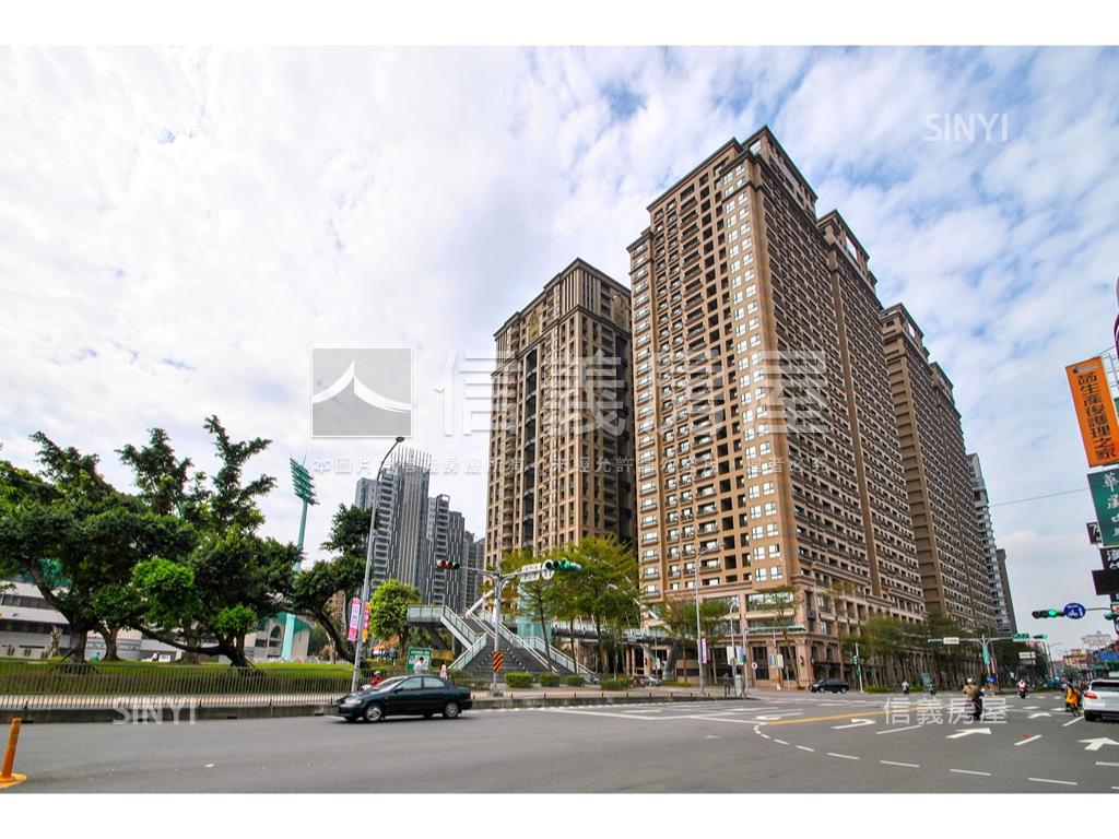 國家世紀館‧層峰豪邸房屋室內格局與周邊環境