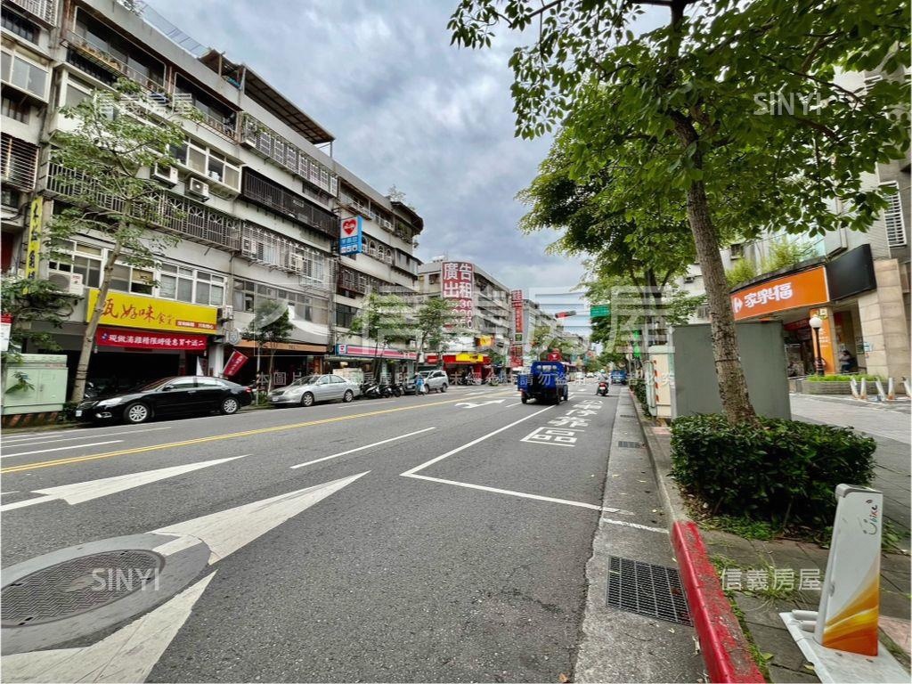 誠售木新路稀有雙層住店房屋室內格局與周邊環境