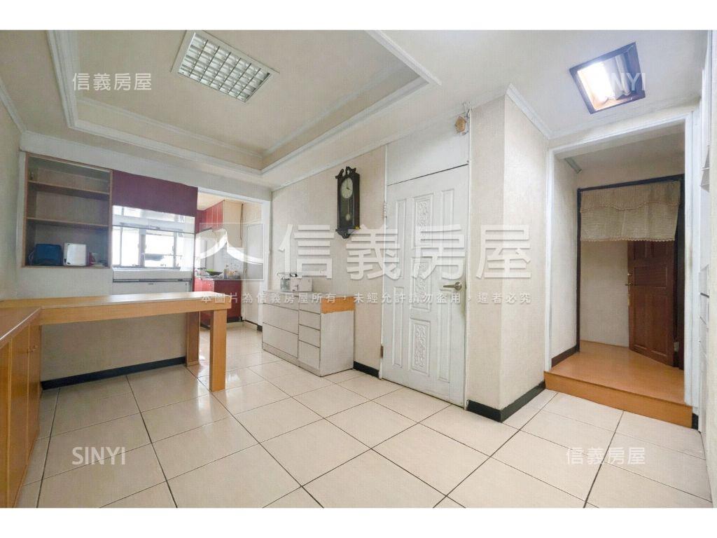 新★萬大捷運頂樓大空間房屋室內格局與周邊環境