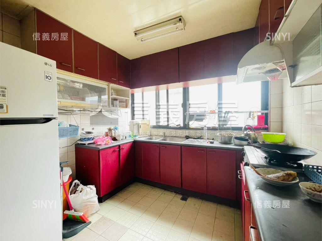 新★萬大捷運頂樓大空間房屋室內格局與周邊環境