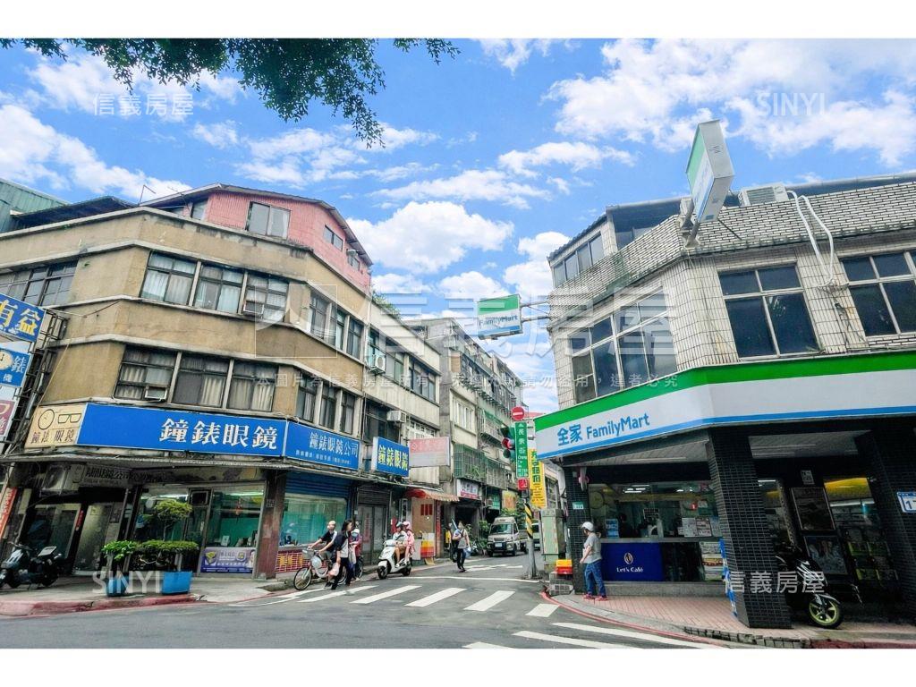 新★萬大捷運頂樓大空間房屋室內格局與周邊環境