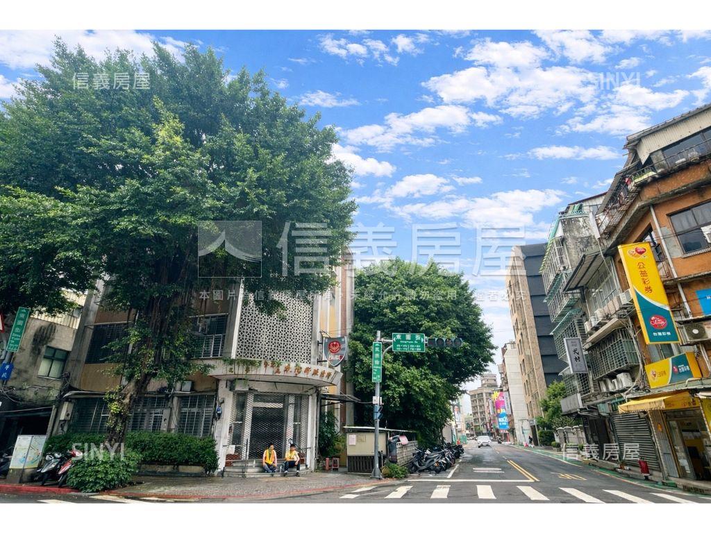 新★萬大捷運頂樓大空間房屋室內格局與周邊環境