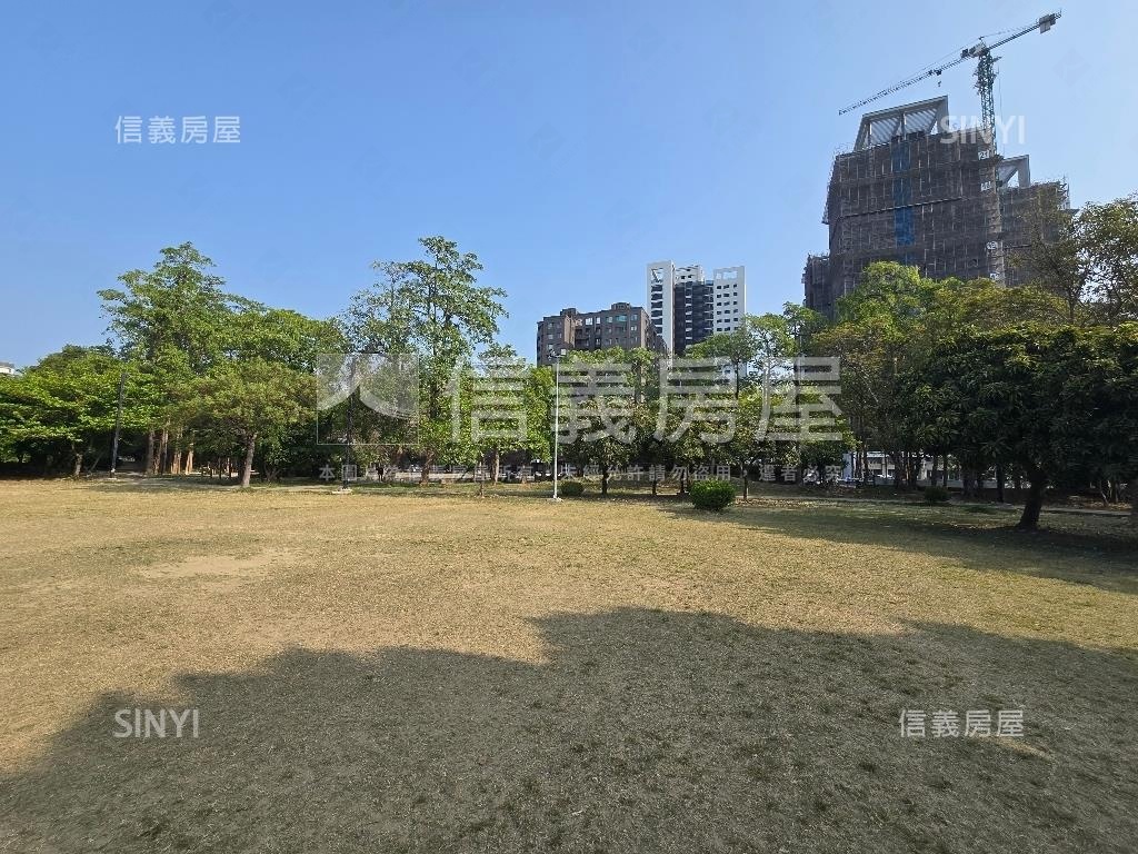 國泰ＵＮｉＰＡＲＫ面公園房屋室內格局與周邊環境