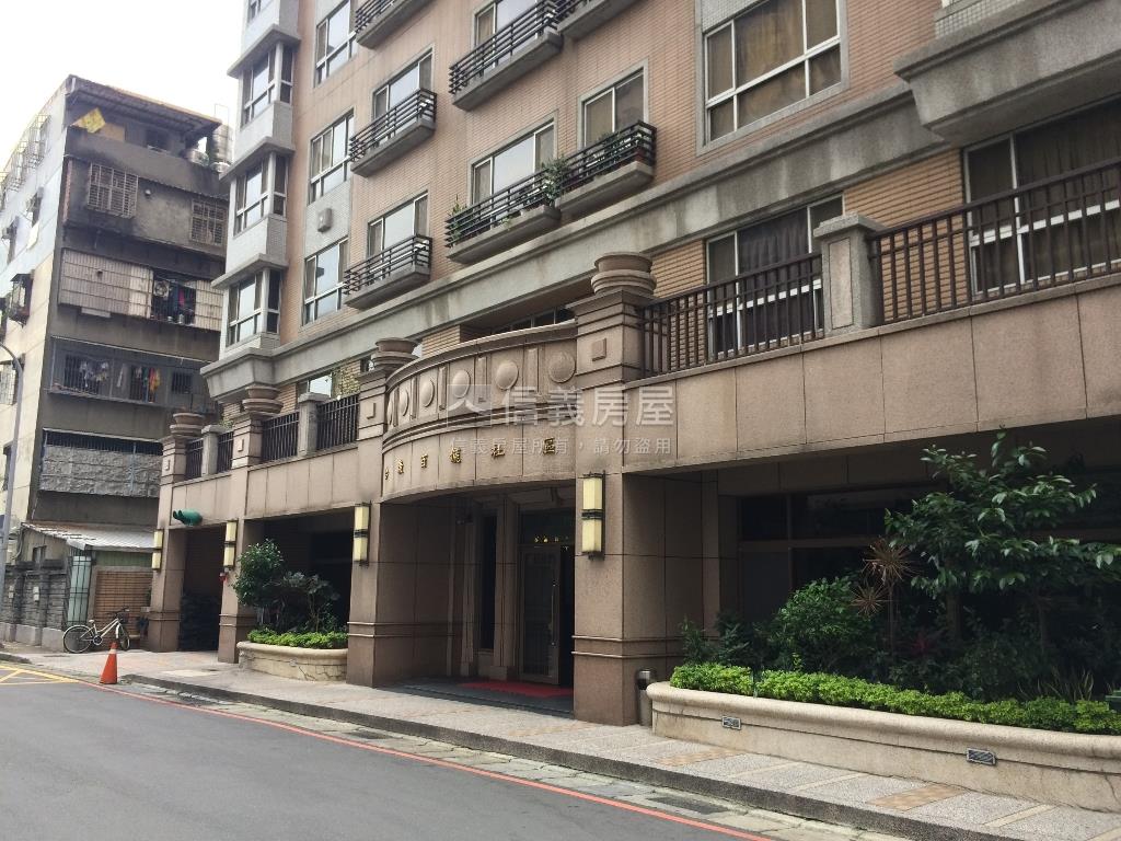 合康百儷三房附車位房屋室內格局與周邊環境