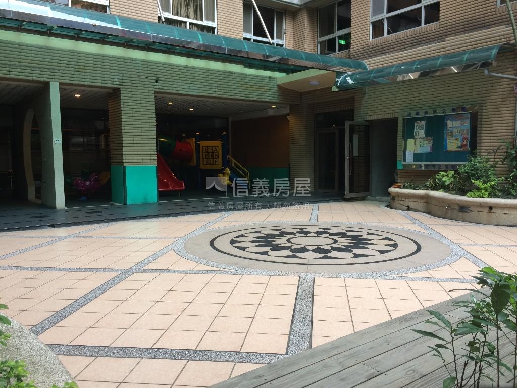 合康百儷三房附車位房屋室內格局與周邊環境