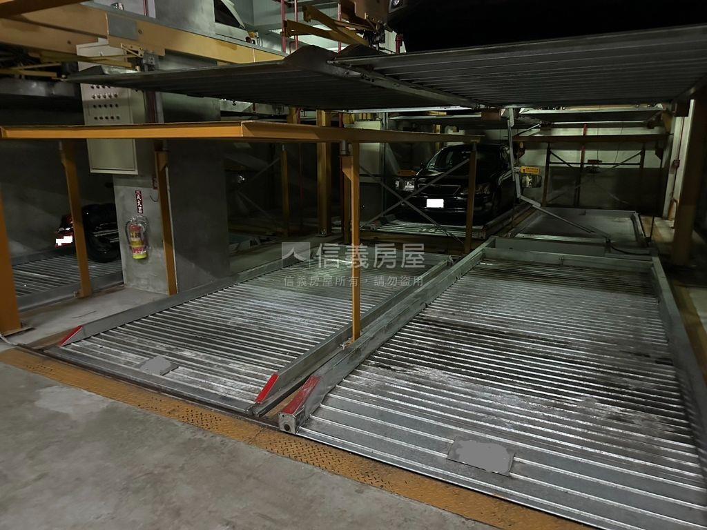 松荷車位ＮＯ．１房屋室內格局與周邊環境