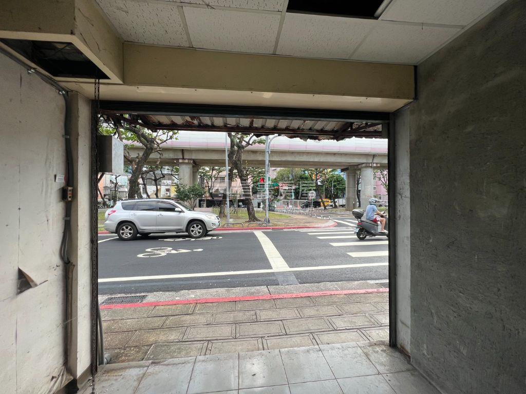 ✿東華街捷運小資金店面✿房屋室內格局與周邊環境
