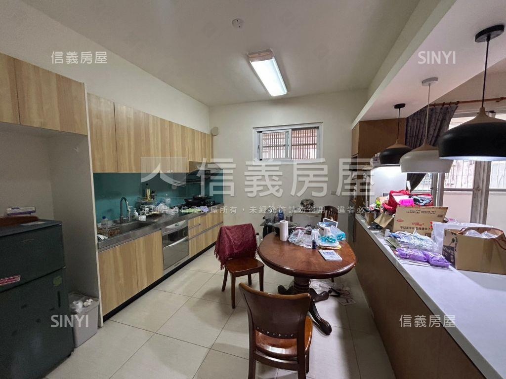 近鳳山體育館●兩戶一起賣房屋室內格局與周邊環境