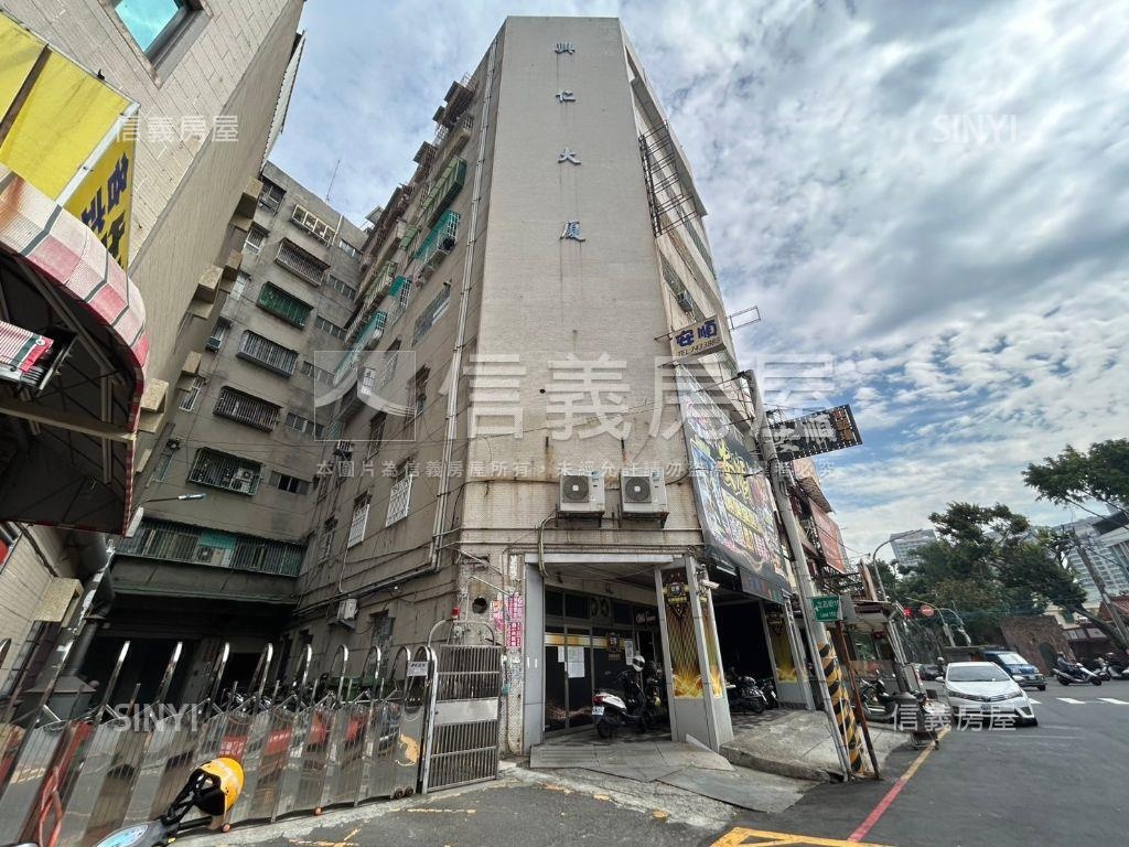 近鳳山體育館●兩戶一起賣房屋室內格局與周邊環境