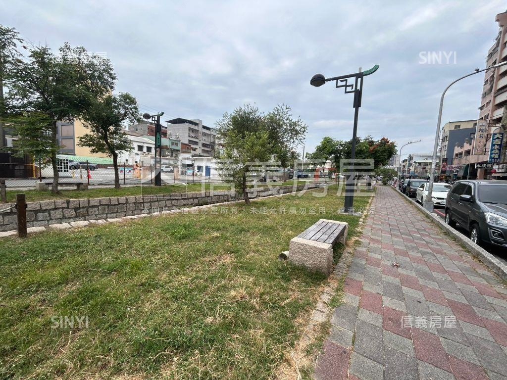 近鳳山體育館●兩戶一起賣房屋室內格局與周邊環境