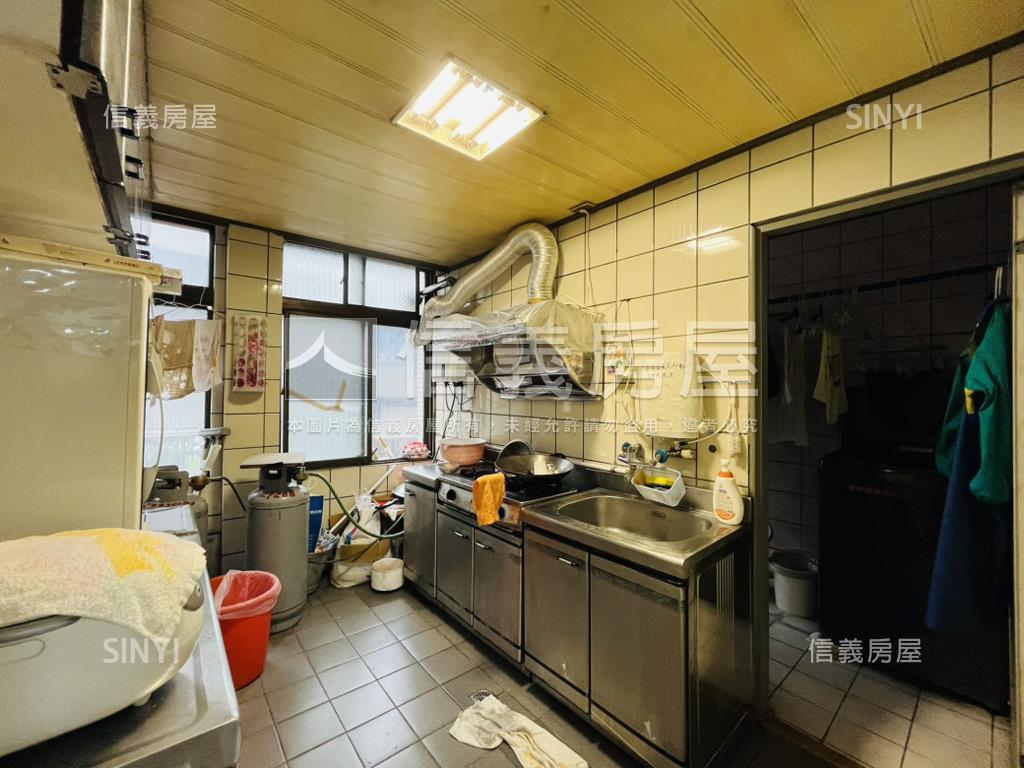 中和國小對面雙衛浴開窗房屋室內格局與周邊環境