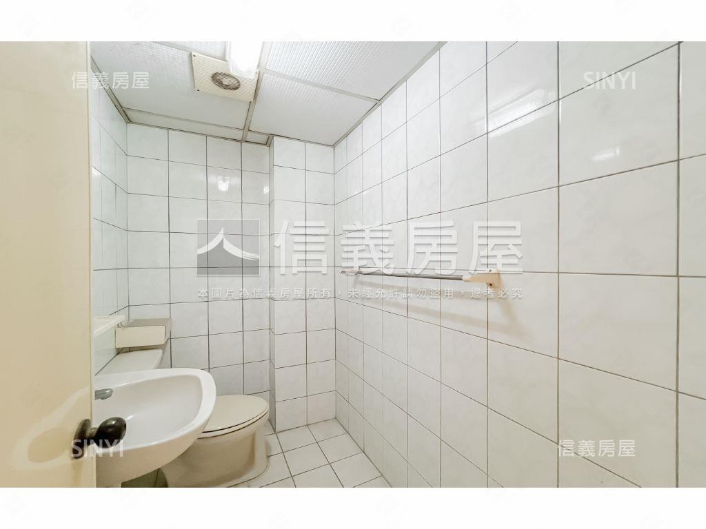 適辦公倉儲臨路透天近鬧區房屋室內格局與周邊環境