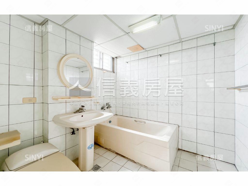 適辦公倉儲臨路透天近鬧區房屋室內格局與周邊環境