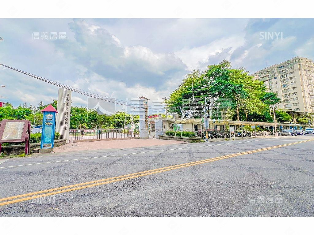 適辦公倉儲臨路透天近鬧區房屋室內格局與周邊環境