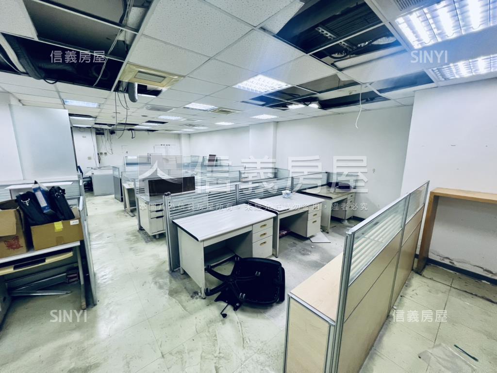 民生西路。稀有百坪金店辦房屋室內格局與周邊環境