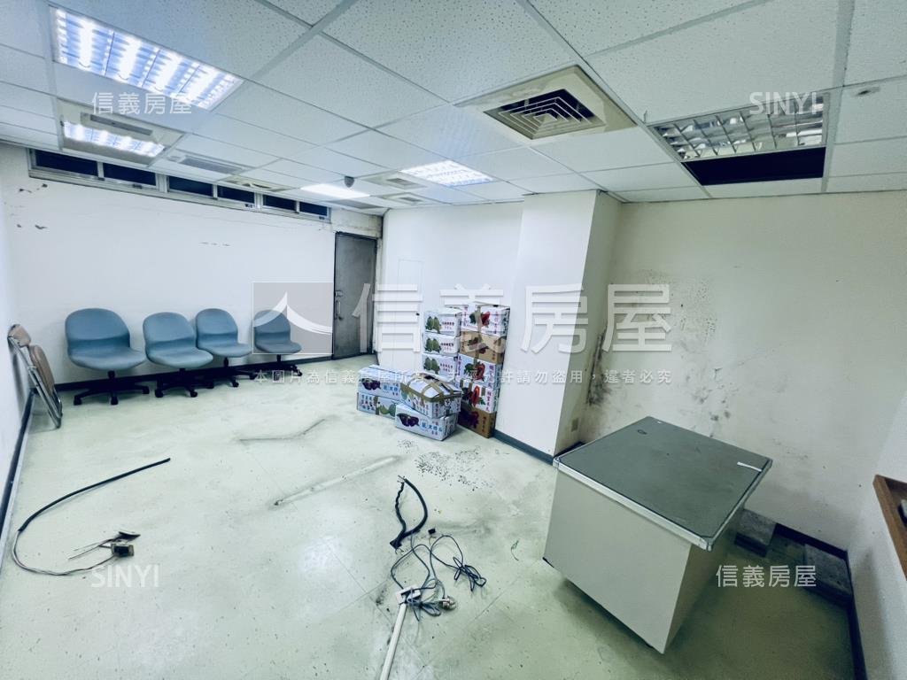 民生西路。稀有百坪金店辦房屋室內格局與周邊環境
