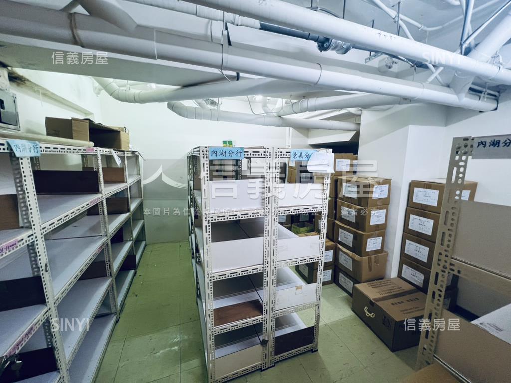 民生西路。稀有百坪金店辦房屋室內格局與周邊環境