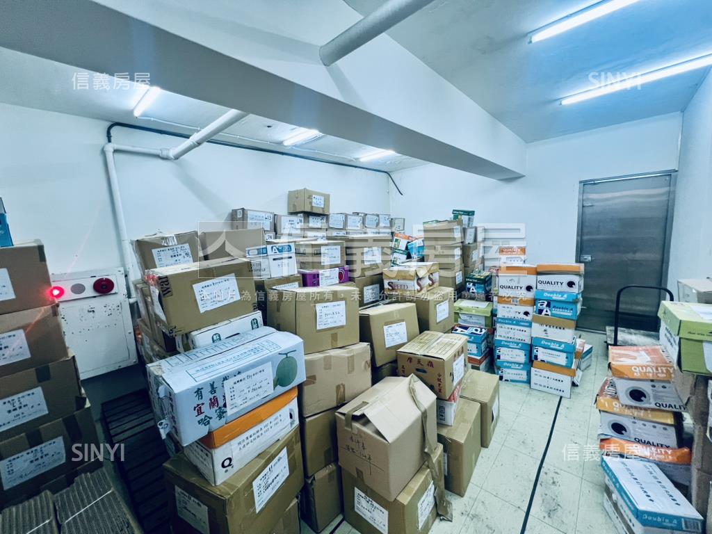 民生西路。稀有百坪金店辦房屋室內格局與周邊環境