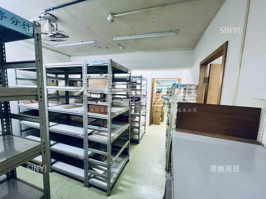 民生西路。稀有百坪金店辦房屋室內格局與周邊環境