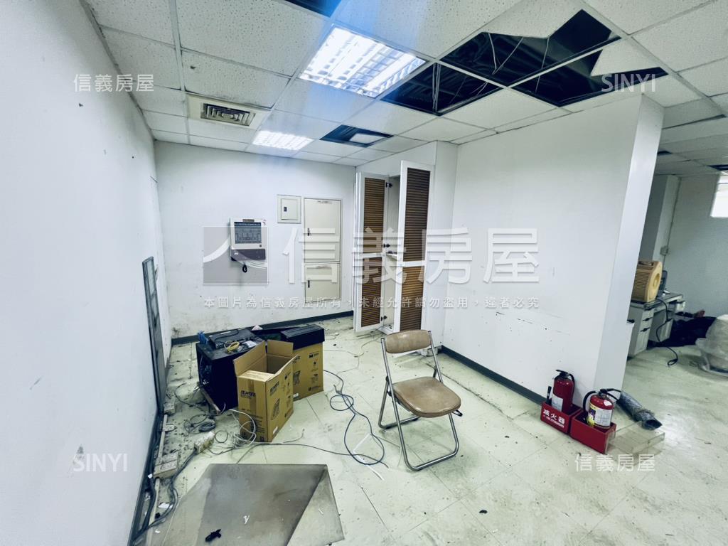 民生西路。稀有百坪金店辦房屋室內格局與周邊環境