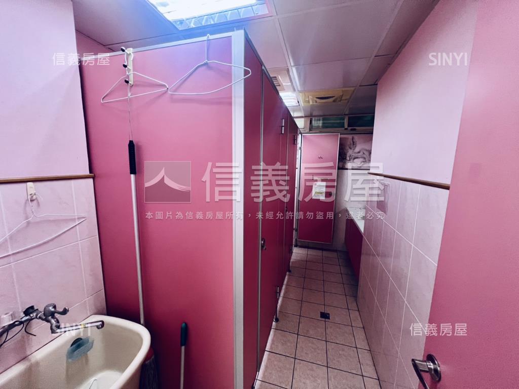 民生西路。稀有百坪金店辦房屋室內格局與周邊環境