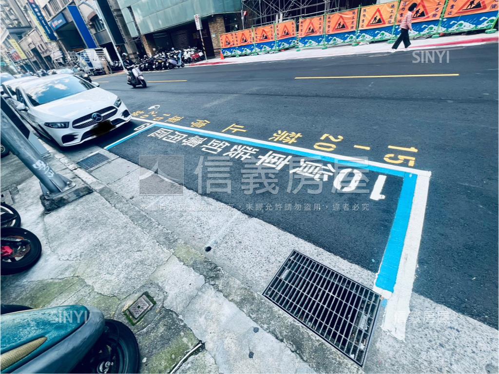 民生西路。稀有百坪金店辦房屋室內格局與周邊環境