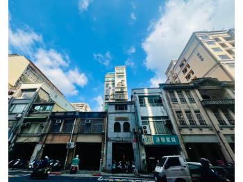 民生西路。稀有百坪金店辦