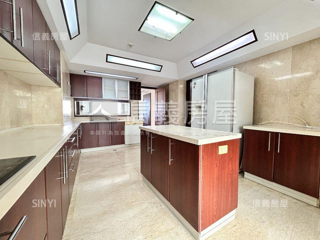 稀有樹海景觀電梯帶車位房屋室內格局與周邊環境