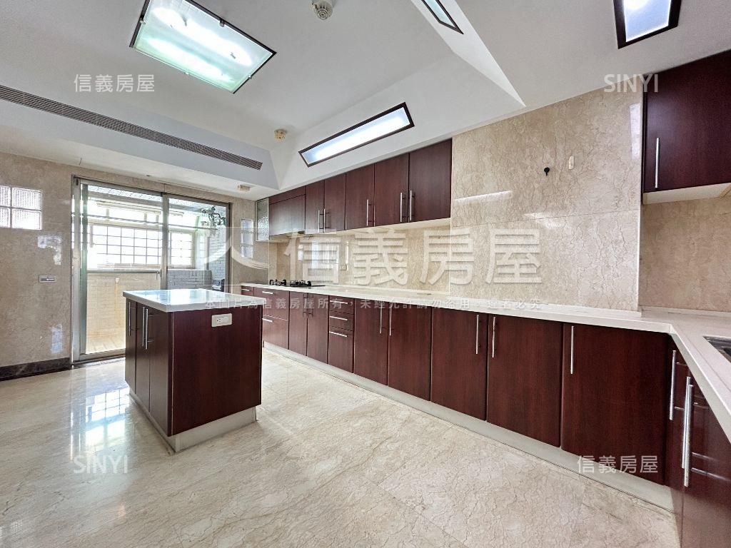 稀有樹海景觀電梯帶車位房屋室內格局與周邊環境