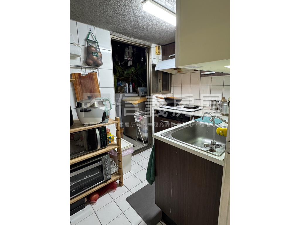 英郡裝潢１＋２房房屋室內格局與周邊環境