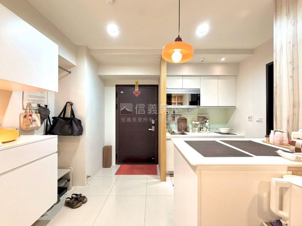 巨蛋聯上✨雙採光文青美宅房屋室內格局與周邊環境