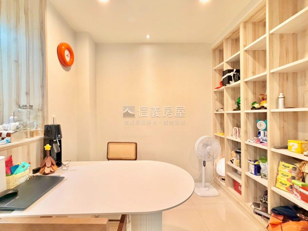 巨蛋聯上✨雙採光文青美宅房屋室內格局與周邊環境
