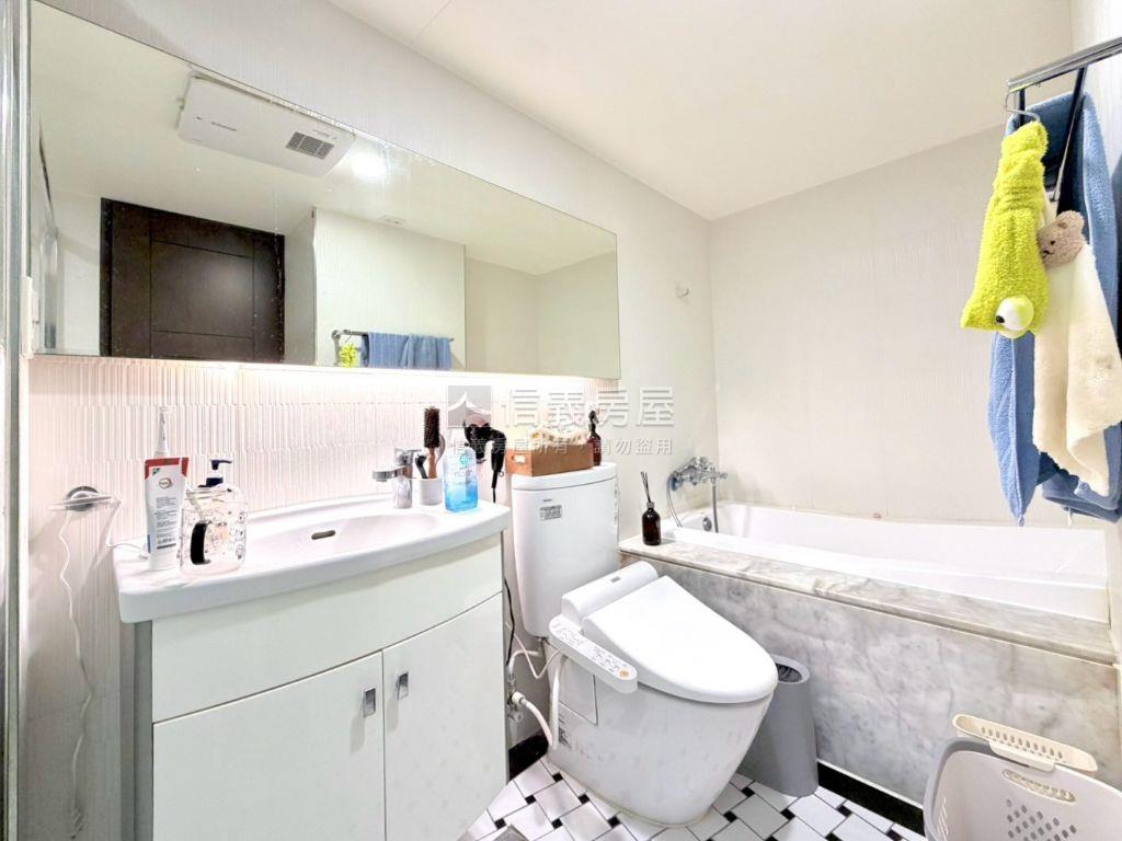 巨蛋聯上✨雙採光文青美宅房屋室內格局與周邊環境