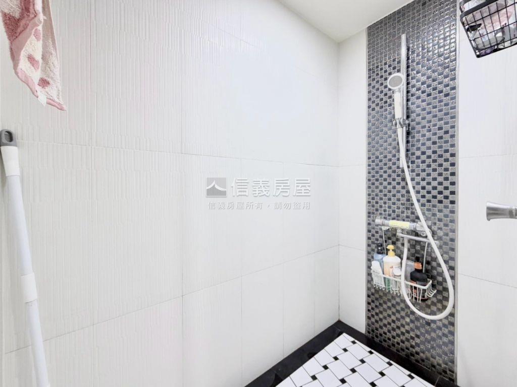 巨蛋聯上✨雙採光文青美宅房屋室內格局與周邊環境