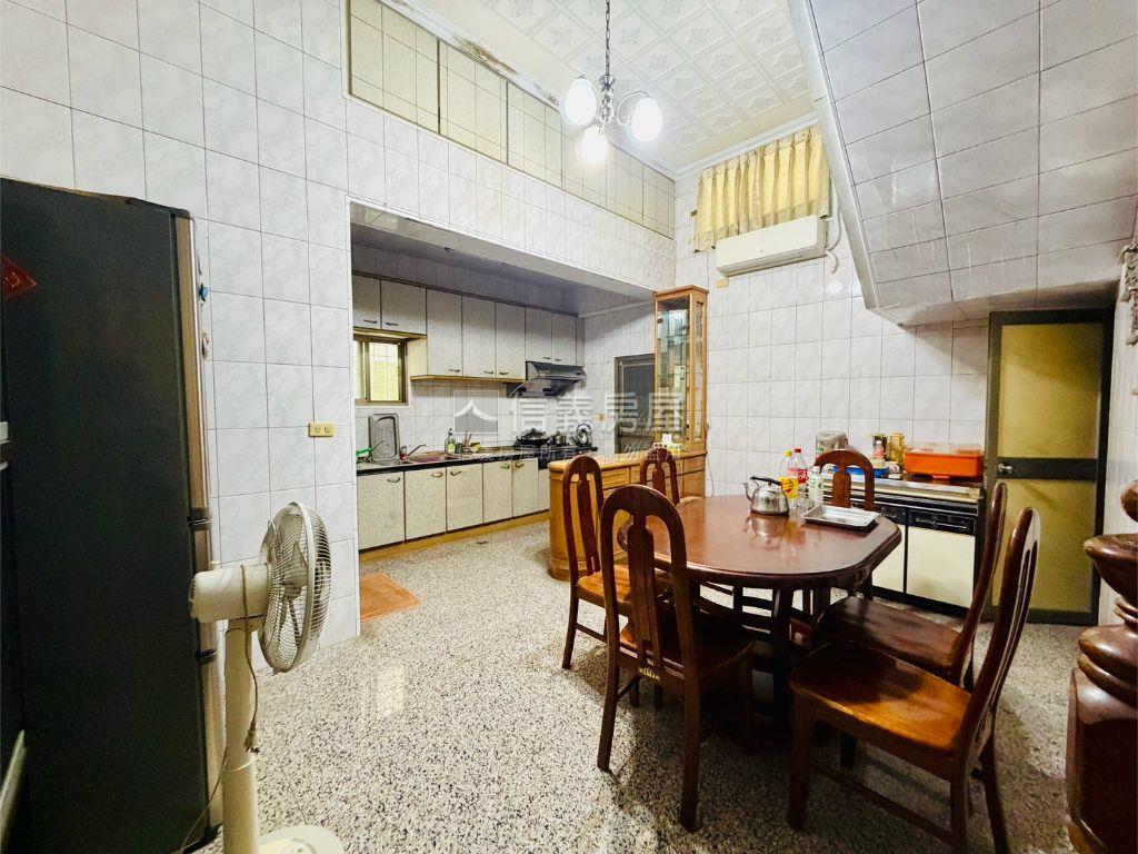 近美術館透天房屋室內格局與周邊環境