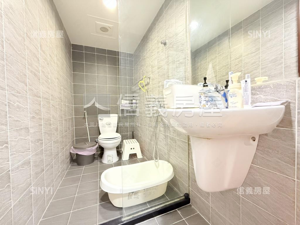 一層一戶四面採光大四房房屋室內格局與周邊環境
