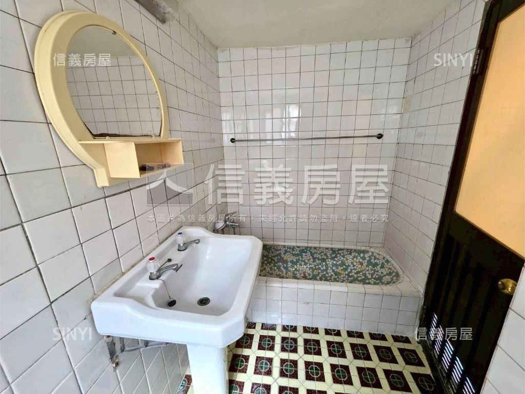 自立正路騎樓透天金店房屋室內格局與周邊環境